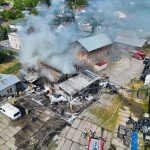 Kłęby dymu widoczne z wielu kilometrów. Podsumowanie gwałtownego pożaru [FOTORELACJA]