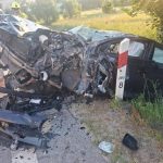 Koszmarny wypadek na DK19. Zderzenie osobówki z ciężarówką, dwie osoby ranne [ZDJĘCIA]