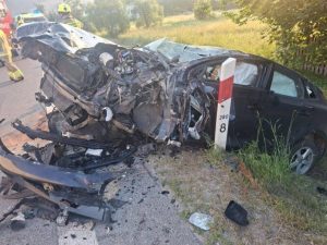 Koszmarny wypadek na DK19. Zderzenie osobówki z ciężarówką, dwie osoby ranne [ZDJĘCIA]