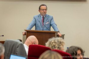 Marszałek Ortyl i zarząd województwa z wotum zaufania i absolutorium. W tle polityczny spór o miliony