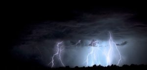 Mieszkańcy Podkarpacia w potrzasku żywiołów. Do ekstremalnego skwaru dołączą gwałtowne burze
