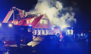 Nocny pożar domu jednorodzinnego w Rzeszowie. Palił się dach szeregówki