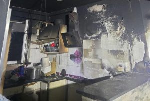 O włos od rodzinnej tragedii. Dzieci alarmowały o pożarze i utknęły na balkonie [ZDJĘCIA]