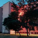 Ogień, dym i dramatyczna ewakuacja. 51-latek chciał wrócić do płonącego mieszkania [ZDJĘCIA]