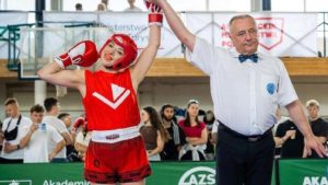 Pięści i kopnięcia w ruch. Sukces studentki WSPiA w kickboxingu. Złoty medal! [ZDJĘCIA]