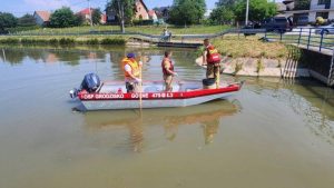 Pojawiają się śnięte ryby: gorące lato zbiera żniwo. Wzmożony monitoring podkarpackich wód