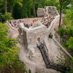 Ruiny Zamku Sobień znów zachwycają. Historyczna perła Bieszczadów otwarta po renowacji [ZDJĘCIA]