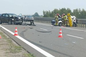 Wypadek na A4 na Podkarpaciu. Zderzenie auta nauki jazdy z osobówką, autostrada zablokowana