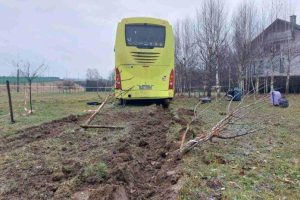 Zasnął za kierownicą autobusu i doprowadził do katastrofy w Rzeszowie. Białorusin oskarżony [ZDJĘCIA]