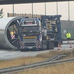 Gigantyczny element turbiny zablokował A4 pod Rzeszowem. Autostrada może zostać zamknięta [ZDJĘCIA]