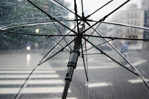 Grad, wichury i przerwy w dostawie prądu. Służby ostrzegają całe województwo