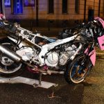 Groźne zderzenie motocykla z samochodem. 28-latek wylądował w szpitalu [ZDJĘCIA]