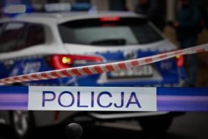 Kolizja na A4. Pojazd uderzył w bariery. Utrudnienia w ruchu