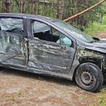 Pijany kierowca uderzył w słup i próbował uciec. 41-latek chciał zmylić policjantów [ZDJĘCIA]
