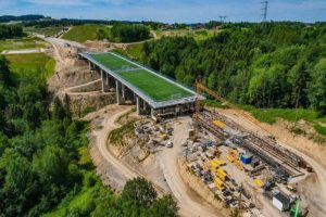 Podkarpacki majstersztyk nad głębokim jarem. Estakada ES-17 połączyła brzegi, długa jak dwa boiska