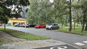 Postoje TAXI w Rzeszowie. Puste, bezużyteczne lub zajmujące chodniki?