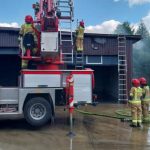 Pożar byłych zakładów mięsnych w Hermanowej. Interweniowali strażacy z Rzeszowa [ZDJĘCIA]