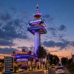 Rewolucyjna koncepcja uratowania wieży telewizyjnej w Rzeszowie. „Żabka Tower”, kebab i dancingi dla emerytów [WIZUALIZACJE]