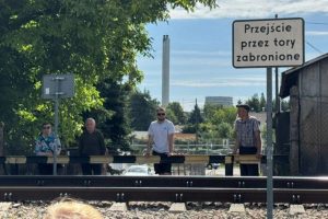 Tunel widmo w Rzeszowie. Urzędnicy szukają „montażu finansowego”, gdy piesi codziennie uciekają przed pociągiem