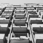 Twój balkon, nasze zasady. Za co możesz dostać mandat?