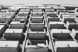 Twój balkon, nasze zasady. Za co możesz dostać mandat?