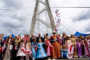 Uroczyste otwarcie mostu na rzece San. Średniowieczny pochód i małe Zosie [ZDJĘCIA]