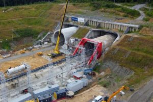 W tunelu na S19 pod Rzeszowem jest już 68 pierścieni. Przed „Karpatką” jeszcze ponad 1000 [ZDJĘCIA, WIDEO]