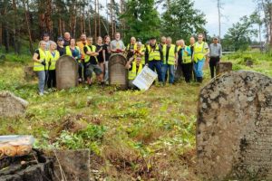 150 macew, 1500 zamordowanych i prawie 50 wolontariuszy. Żydowski cmentarz uporządkowany [ZDJĘCIA, WIDEO]