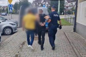 Kobieta broniła mężczyzny, a sama została ranna. Czy to był atak pseudokibiców? [WIDEO]