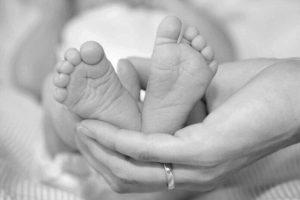 Kto odpowiada za śmierć noworodka? Sprawa 15-latki w sądzie, prokuratura nadal prowadzi śledztwo o zabójstwo
