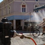 Kurtyny wodne a betonoza. Dlaczego Rzeszów woli mgiełkę od prawdziwego cienia?