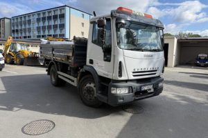 MPWiK w Rzeszowie sprzedaje pojazdy. Można kupić koparki, ciężarówkę i dostawczaka [ZDJĘCIA]