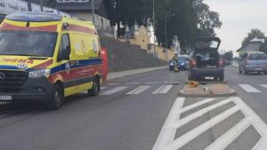 Nagle źle się poczuł i stracił panowanie nad samochodem. Na ratunek ruszyli policjanci