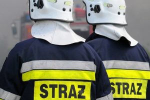 Ogień i kłęby dymu w bloku. Sześćdziesięciolatek ciężko poparzony po pożarze piwnicy
