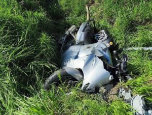 Pijany motocyklista uderzył w przepust. Miał sądowy zakaz