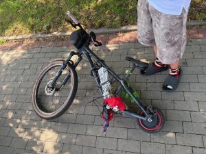 Policjanci zganili, profesjonaliści docenili. Młody konstruktor samoróbki zaproszony na warsztaty do Rzeszowa