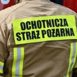 Pożar 30 arów łąki. Poparzony mężczyzna trafił do szpitala