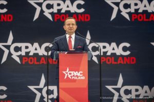Przełom w śledztwie ws. ZondaCrypto. Prokuratura Krajowa bada finansowanie konferencji CPAC
