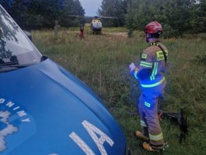 Trzymał się hulajnogi podczas jazdy na rowerze. Poważny wypadek 12-latka