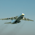 Ukraiński gigant An-124 w Rzeszowie. Kolosalny samolot transportowy w Jasionce