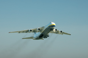 Ukraiński gigant An-124 w Rzeszowie. Kolosalny samolot transportowy w Jasionce