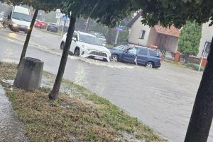 Ulewy sparaliżowały Rzeszów. Zalane i nieprzejezdne ulice, mnóstwo interwencji strażaków [WIDEO]