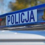 Wybili szybę i wyciągnęli 10-miesięcznego malucha. Groźne zdarzenie na parkingu