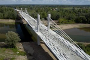 Blisko 400 mln zł na inwestycję stulecia. Najdłuższy most na Podkarpaciu niemal gotowy [ZDJĘCIA]