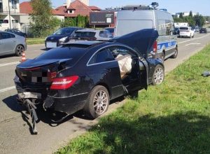 Dwa wypadki i kolizja z udziałem czterech aut w Rzeszowie. Rowerzysta i motocyklistka w szpitalu