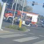 Groźne dachowanie w Rzeszowie. Zablokowane kluczowe skrzyżowanie i ogromne korki [ZDJĘCIA]