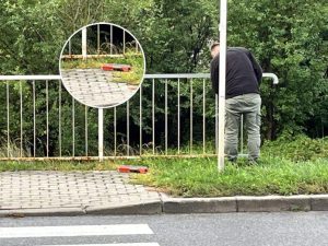 „Innowacje” po rzeszowsku? Za pieniądze publiczne malują rdzę na barierkach