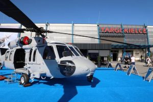 Jak PZL Mielec odpowiada na współczesne kryzysy? Nowa wersja S-70i Black Hawk do zadań specjalnych [ZDJĘCIA]