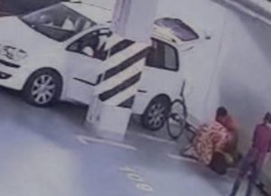 Liczyła się każda sekunda. Pracownicy ZTM uratowali mężczyznę na parkingu podziemnym