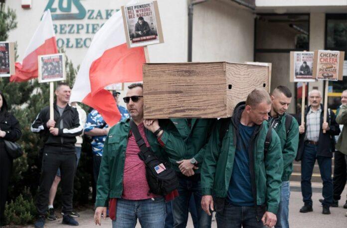 protest w rzeszowie przed siedzibą ZUS